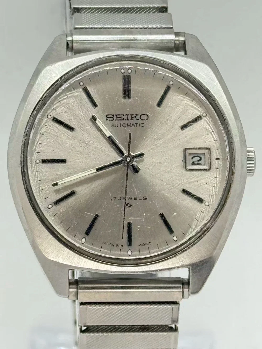 Vintage Seiko Men’s Automatic 17 Jewels Date 36mm Silver Dial Stretch Band Runs